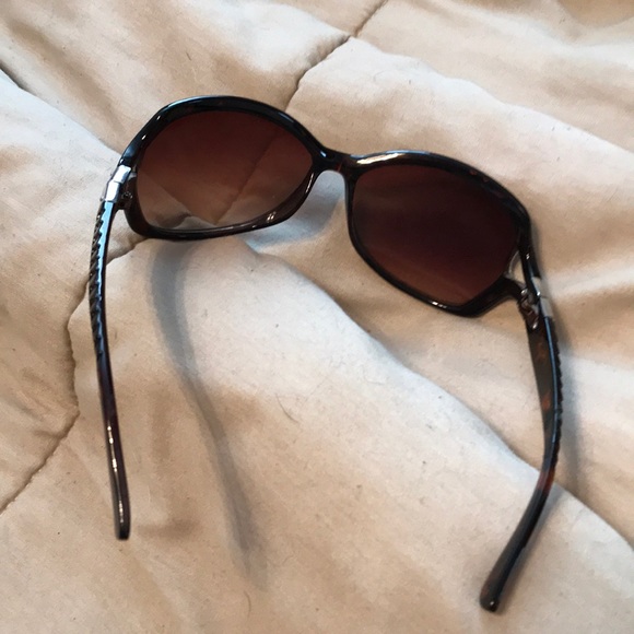 $12 ea-4/$20 Stylish Brown/Silver Tortoise Sunglasses - Picture 4 of 5